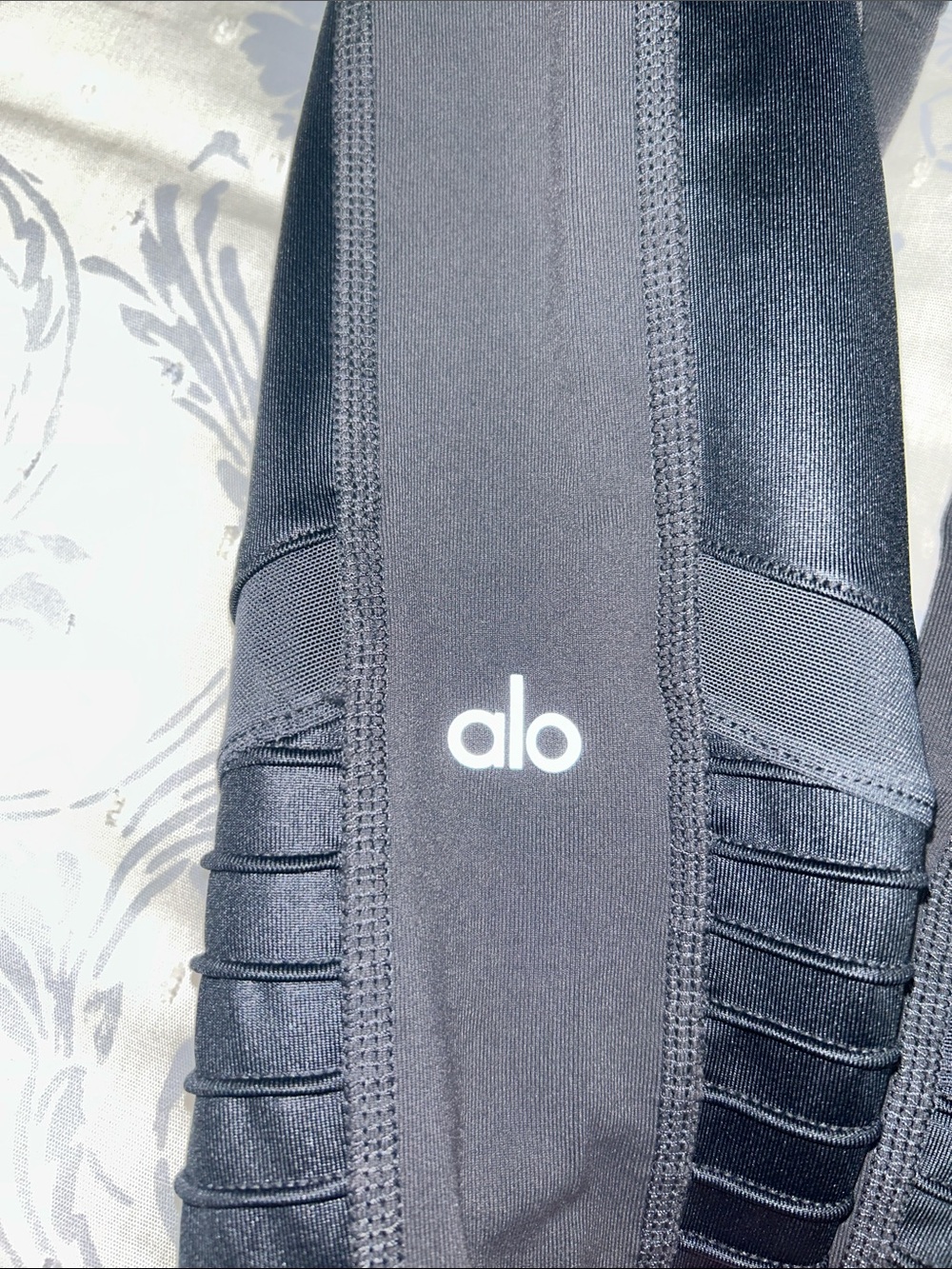 New ALO Yoga Gray Moto
Leggings - Picture 4 of 5